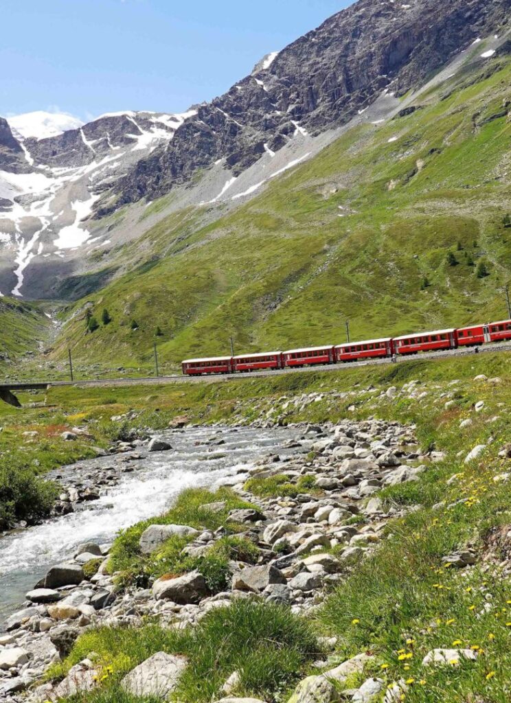 Met de trein door Zwitserland tuor mountains