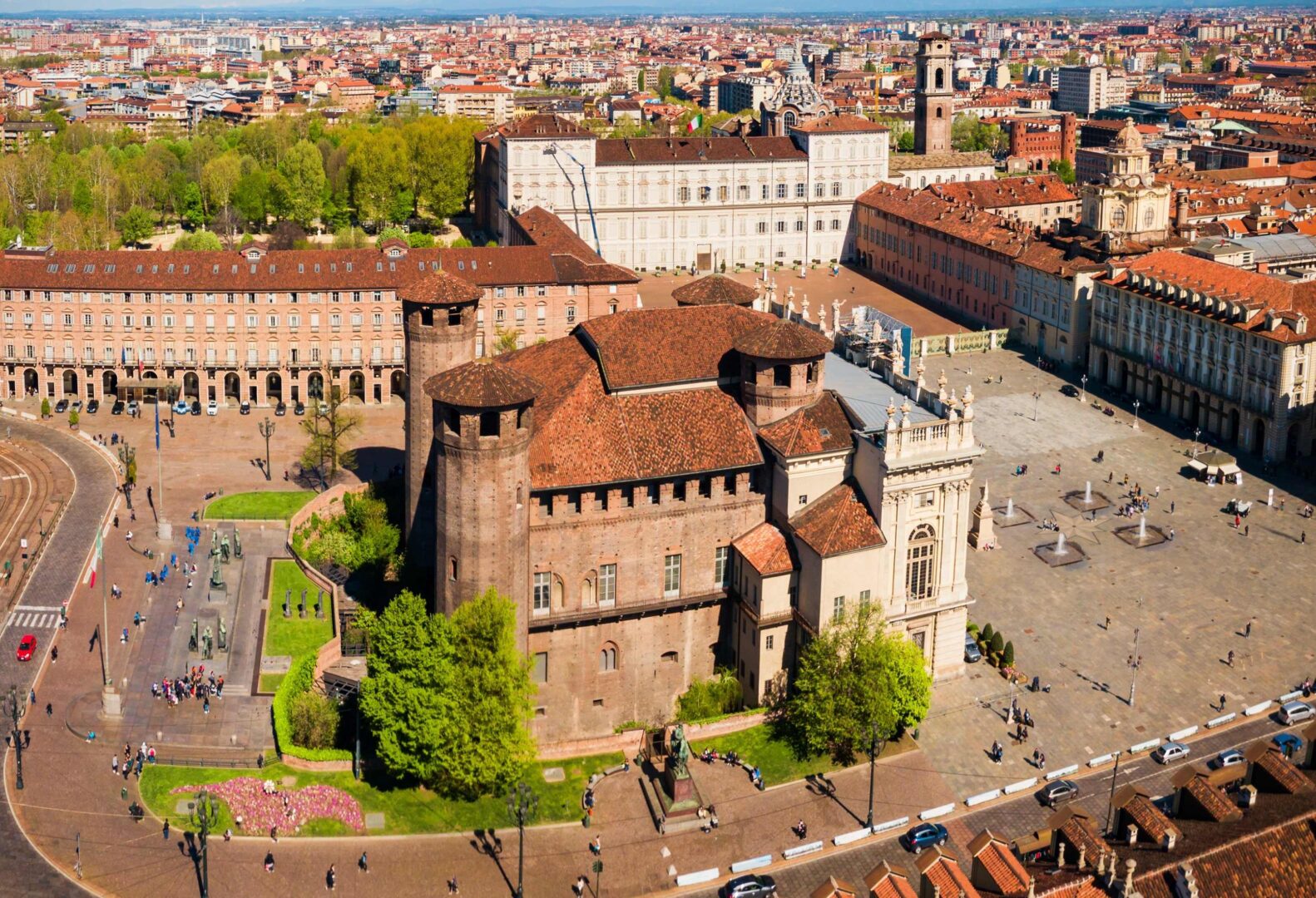 Met de trein naar Italie Turijn shutterstock ()