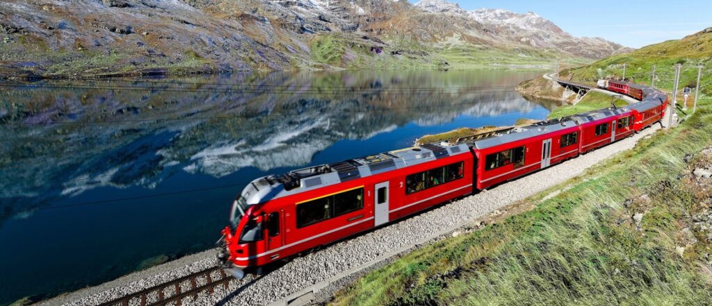 Met de trein naar Zwitserland Bernina route shutterstock 2627247615