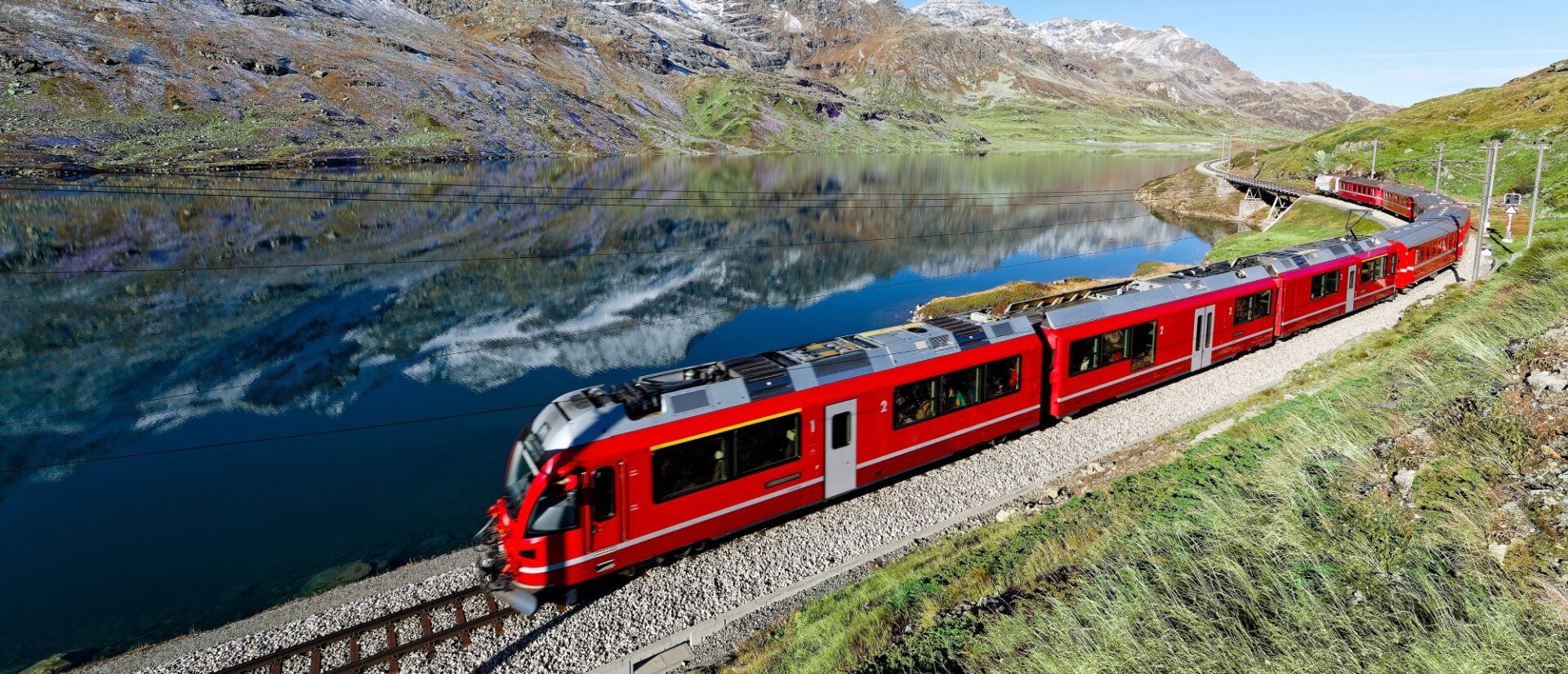 Met de trein naar Zwitserland Bernina route shutterstock 2627247615