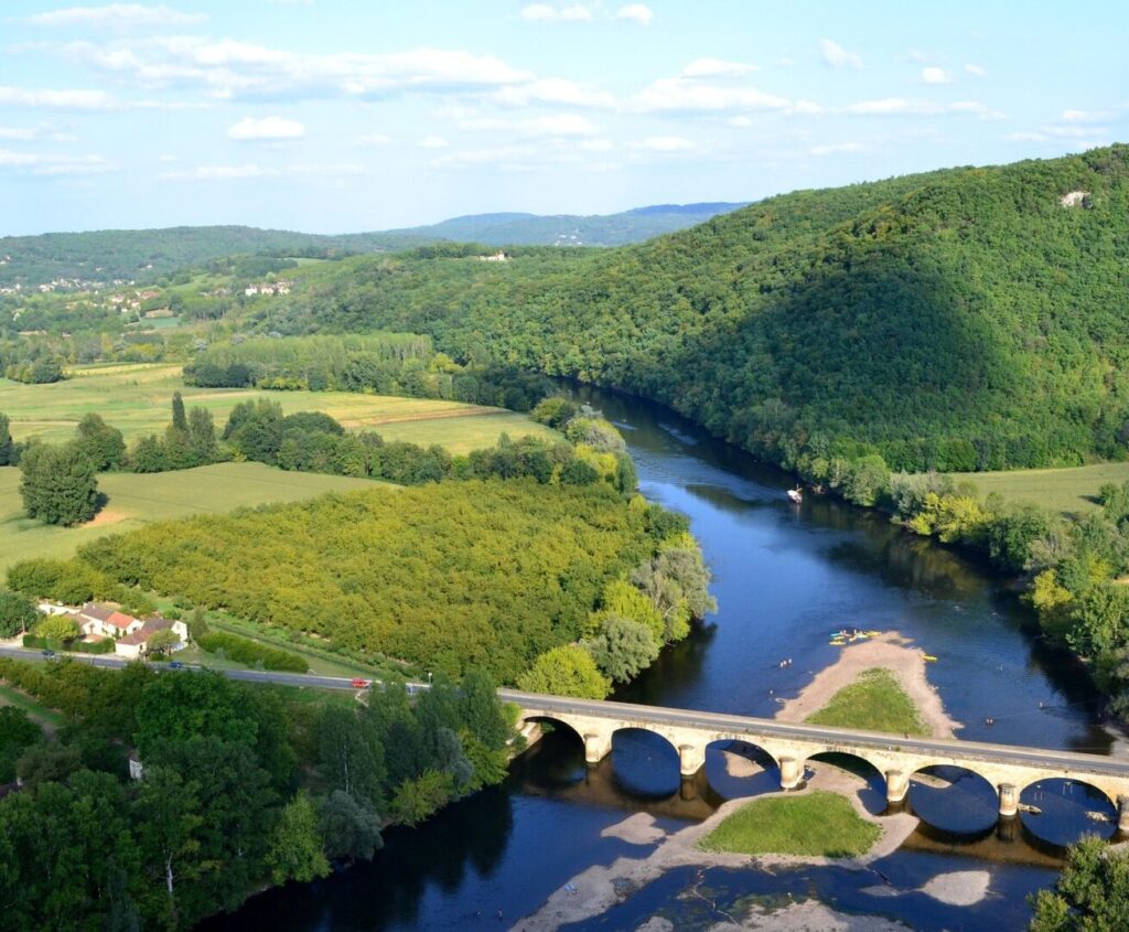 Europa per trein=France La Roque Gageac Dordogne river pixabay 890636 1920