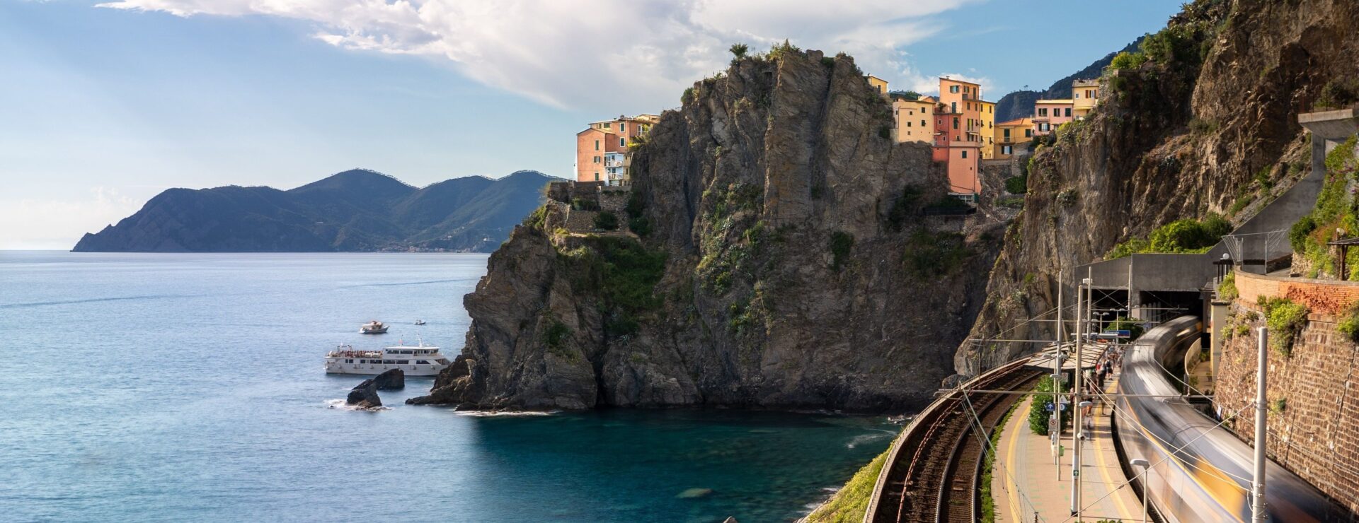 Met de trein naar Zuid Europa shutterstock 2316216833