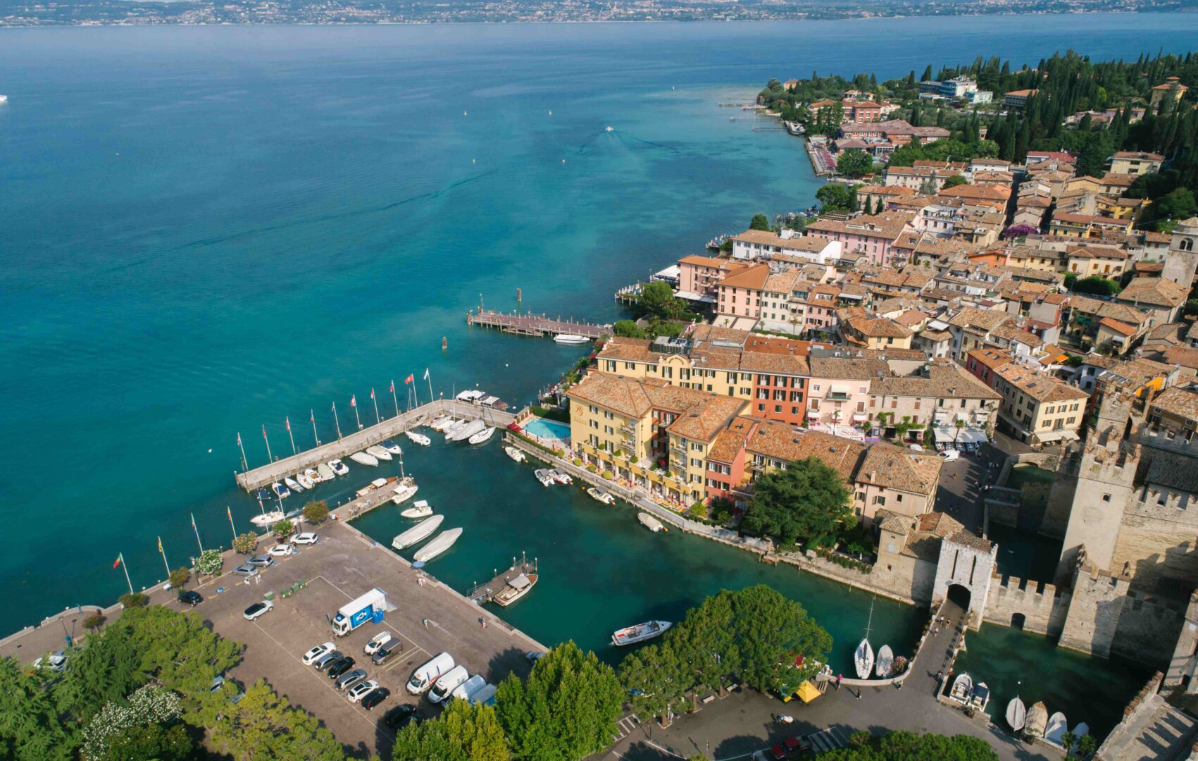 Gardameer Sirmione pexels mikhail nilov