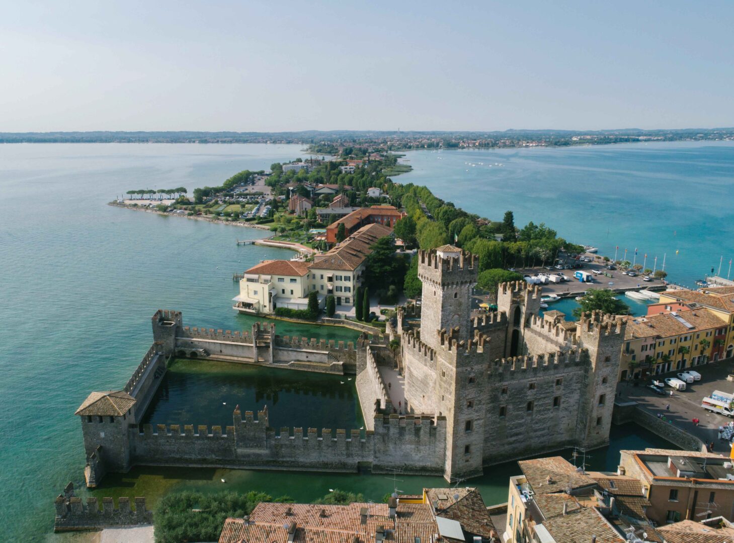 Gardameer Sirmione pexels mikhail nilov