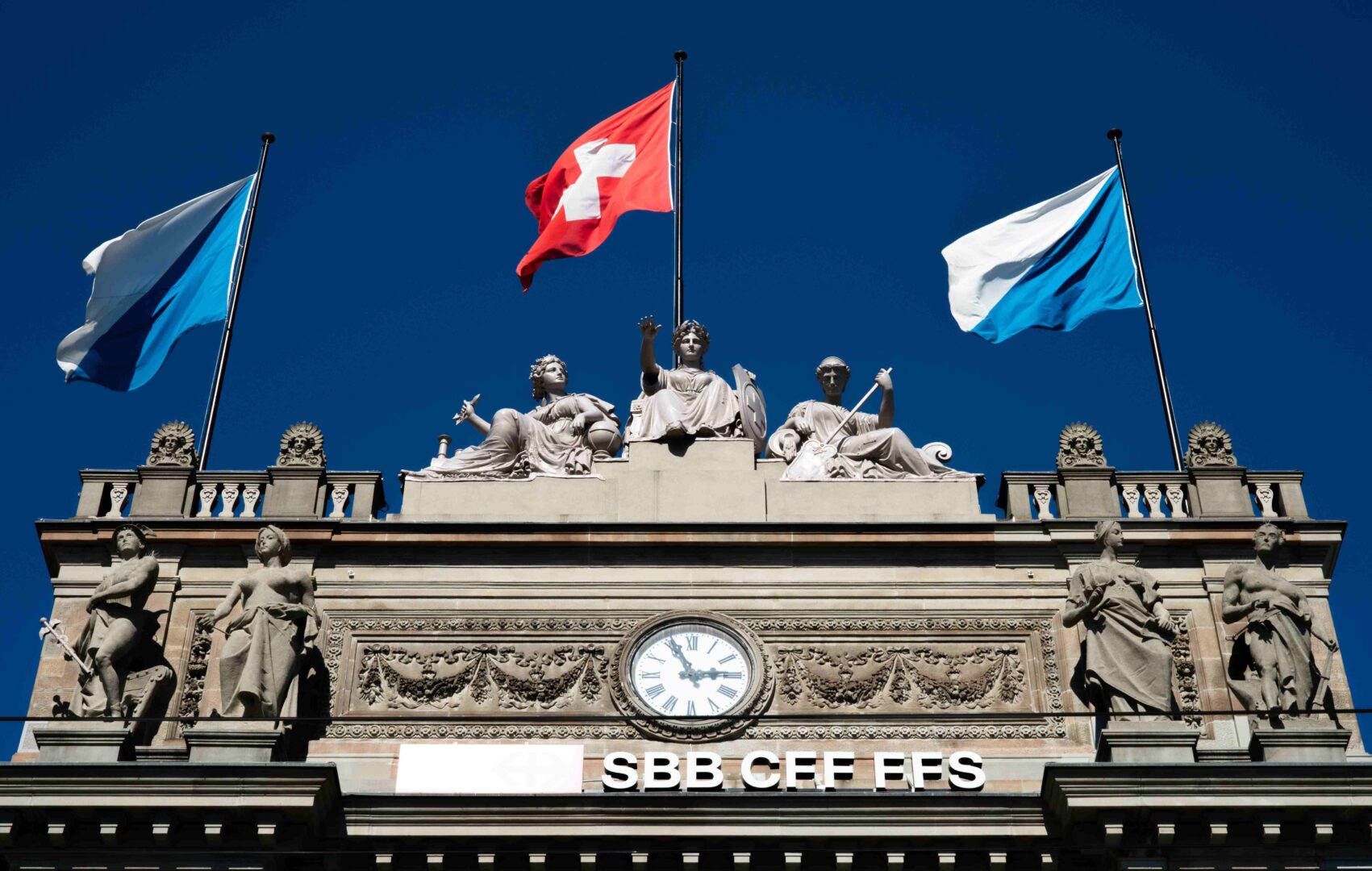 Met de trein naar Zwitserland station Zurich pexels yenderfonseca