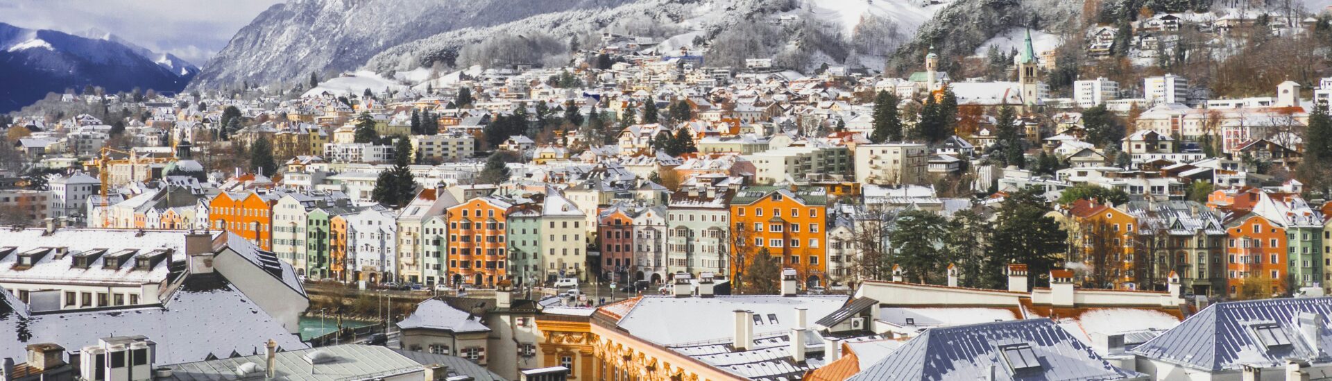 Winterreis per trein naar innsbruck-kerstmarkt innsbruck-nicole baster DZUgKFjEDuM unsplash