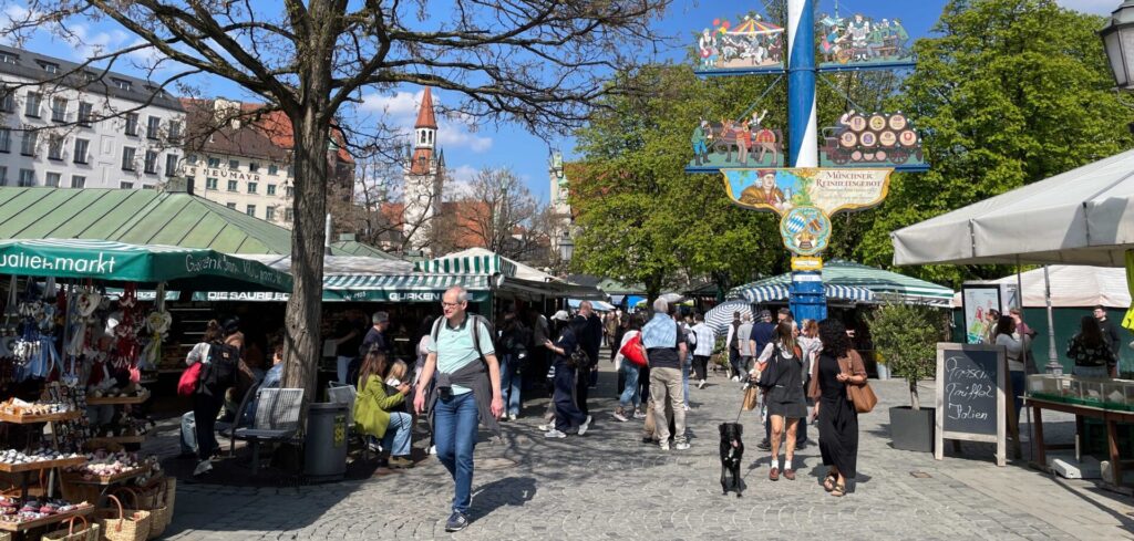Met de trein naar Duitsland Munchen Viktualienmarkt ()
