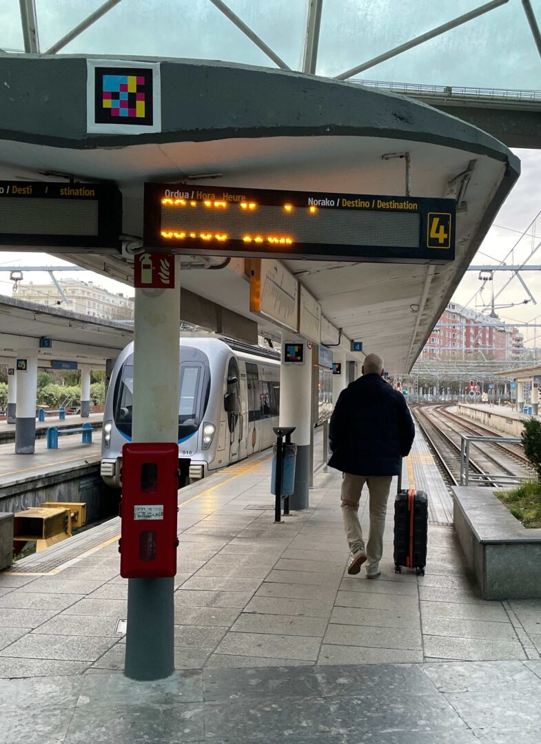 Reiziger met Eusko trein San Sebastian