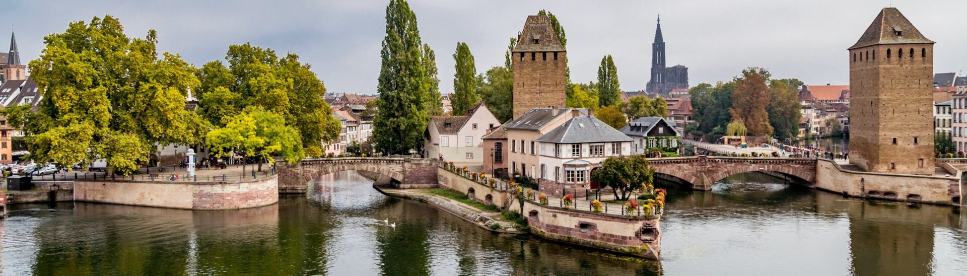 rDe Barrage Vauban, een zeventiende-eeuwse stuwdam over de Ill in Straatsburg