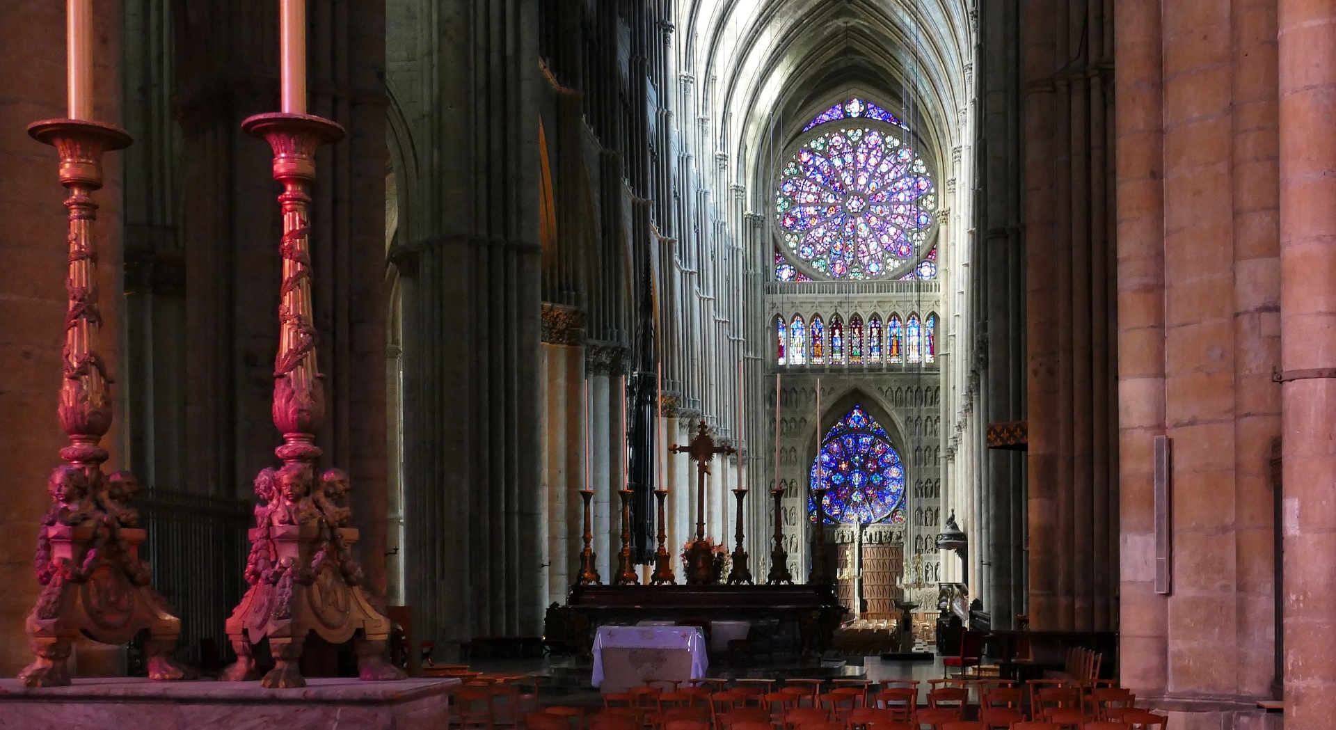 Gotische gevel van de kathedraal Notre-Dame van Reims, waar de Franse koningen werden gekroond