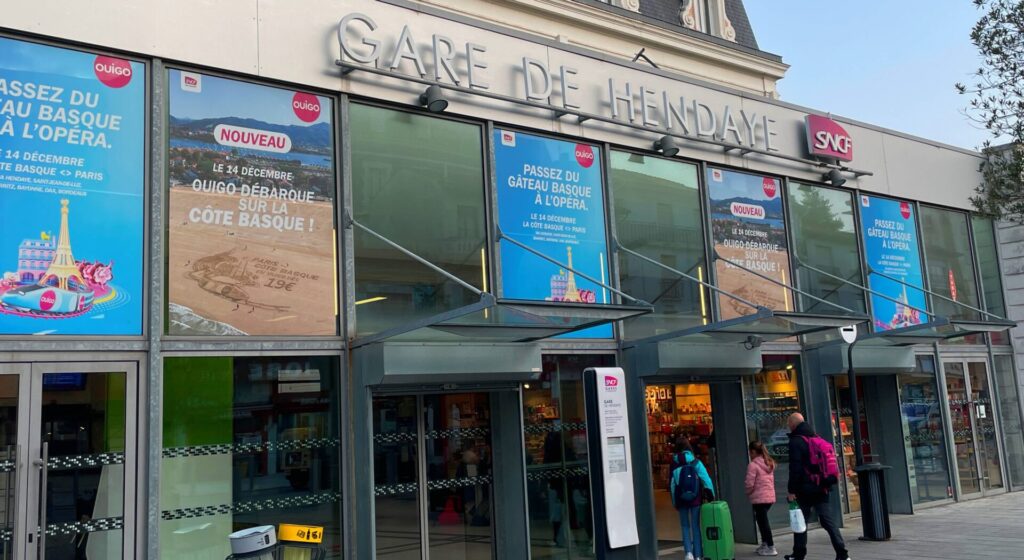 Station Hendaye aan de Franse grens, waar je overstapt op de TGV naar Bordeaux